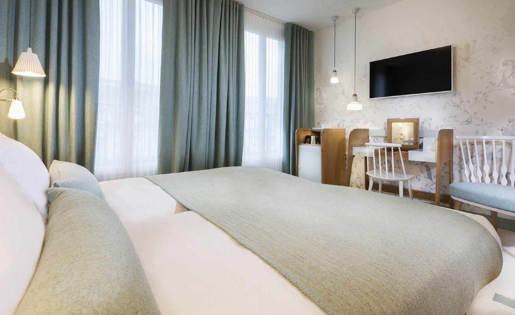 Hotel Le Lapin Blanc Париж Екстериор снимка