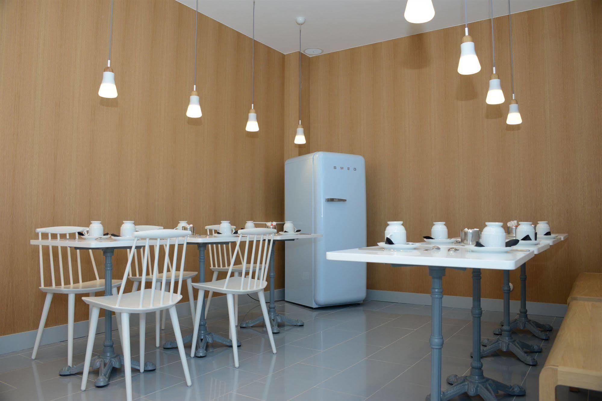 Hotel Le Lapin Blanc Париж Екстериор снимка