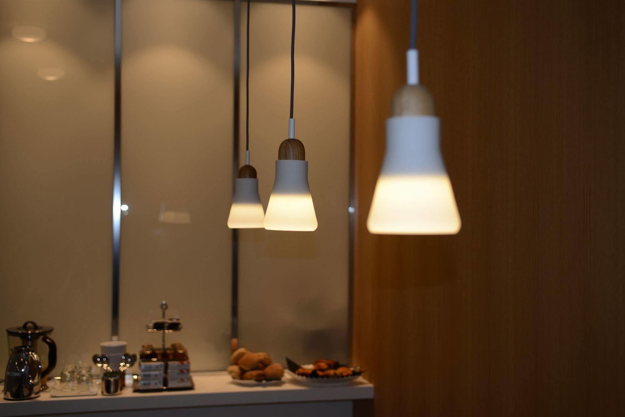 Hotel Le Lapin Blanc Париж Екстериор снимка