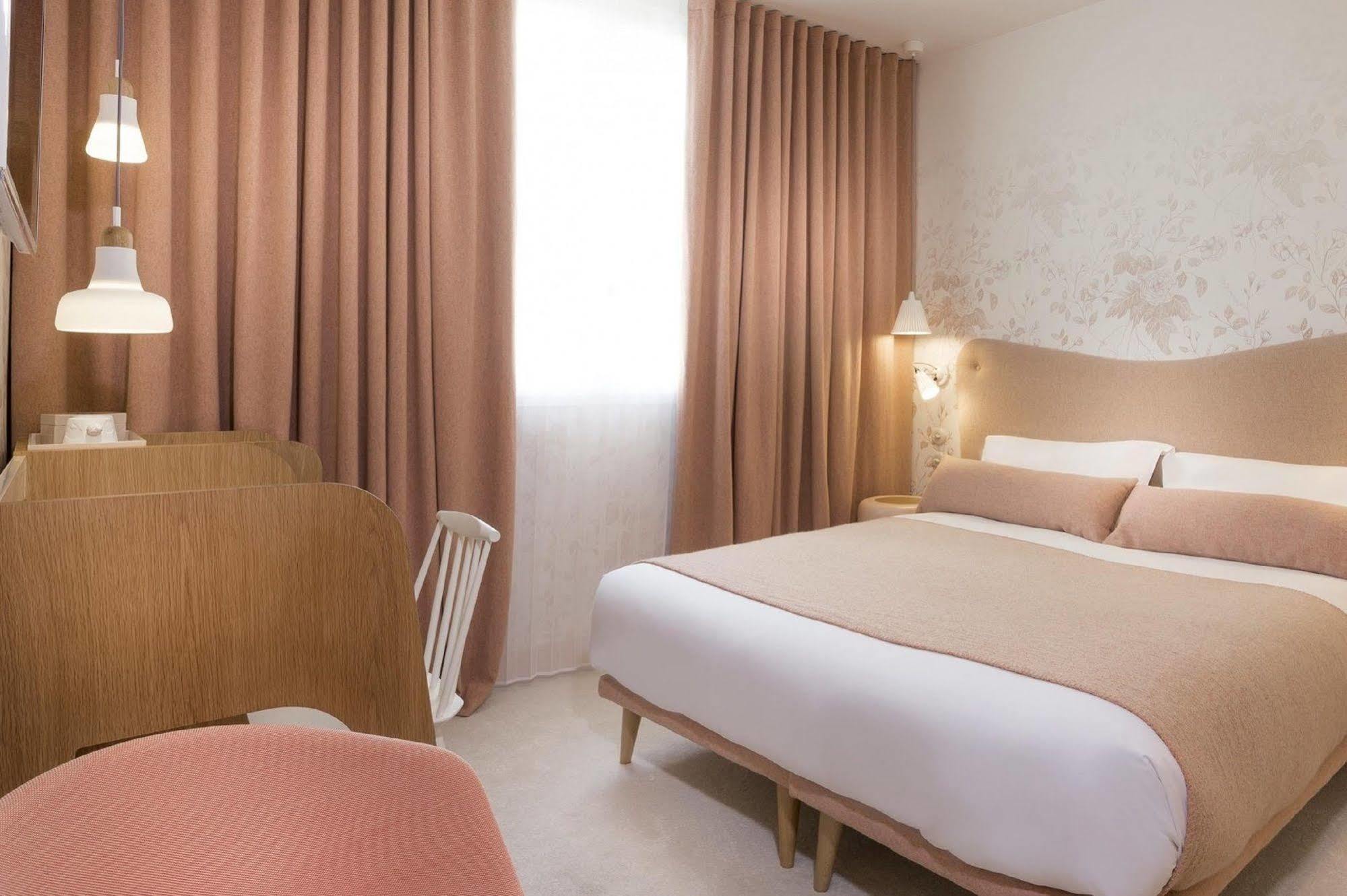 Hotel Le Lapin Blanc Париж Екстериор снимка